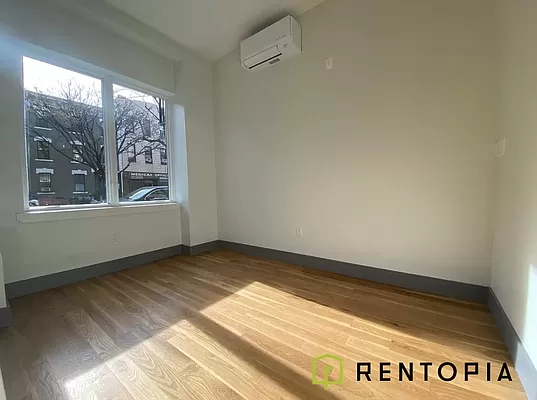 209 Montrose Avenue - Photo 1