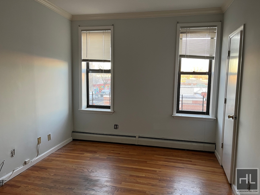 35-48 Steinway Street - Photo 1