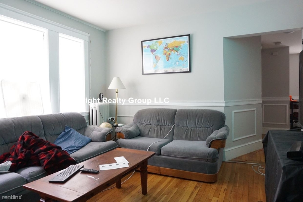 136 Arlington St - Photo 2