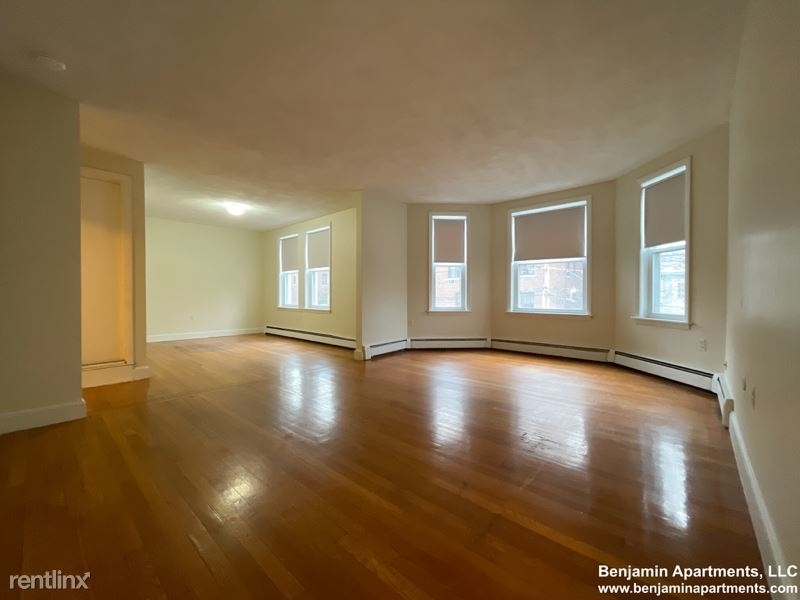 310 Tappan St 3 - Photo 0