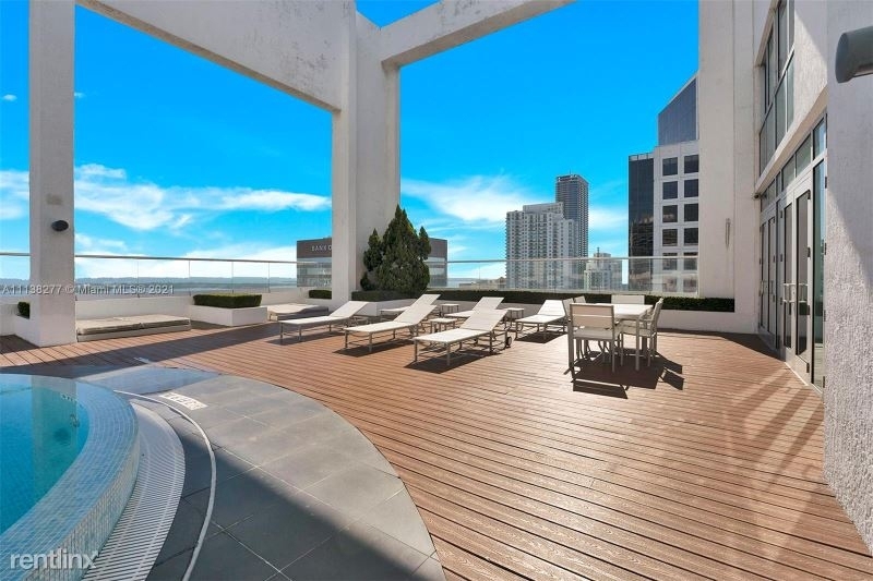 500 Brickell Ave 501 - Photo 18