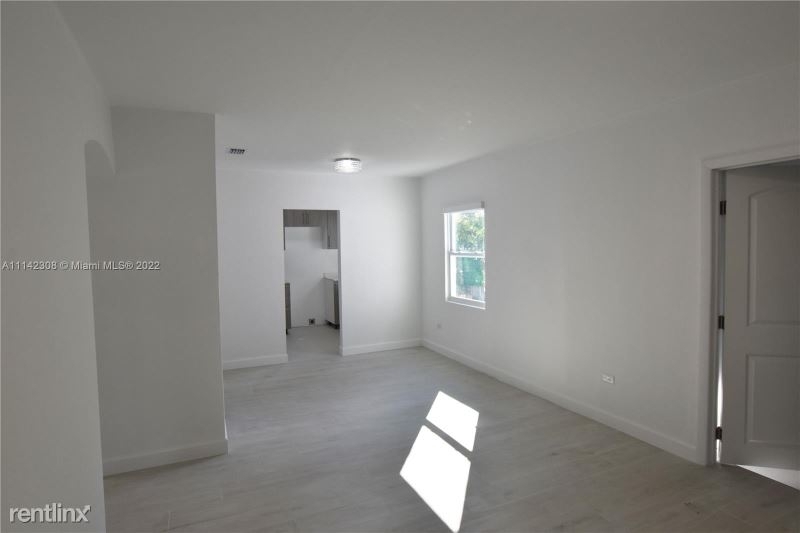 2620 Sw 9th St #2620 - Photo 2