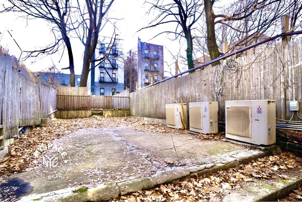 828 St Johns Place - Photo 0