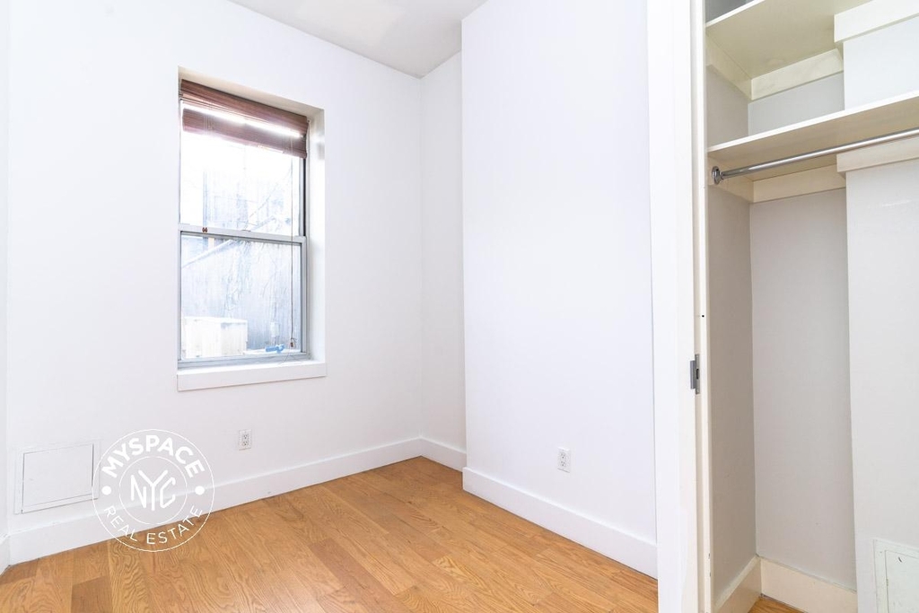 828 St Johns Place - Photo 3