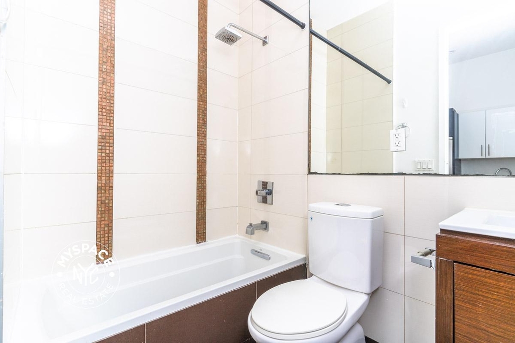828 St Johns Place - Photo 2