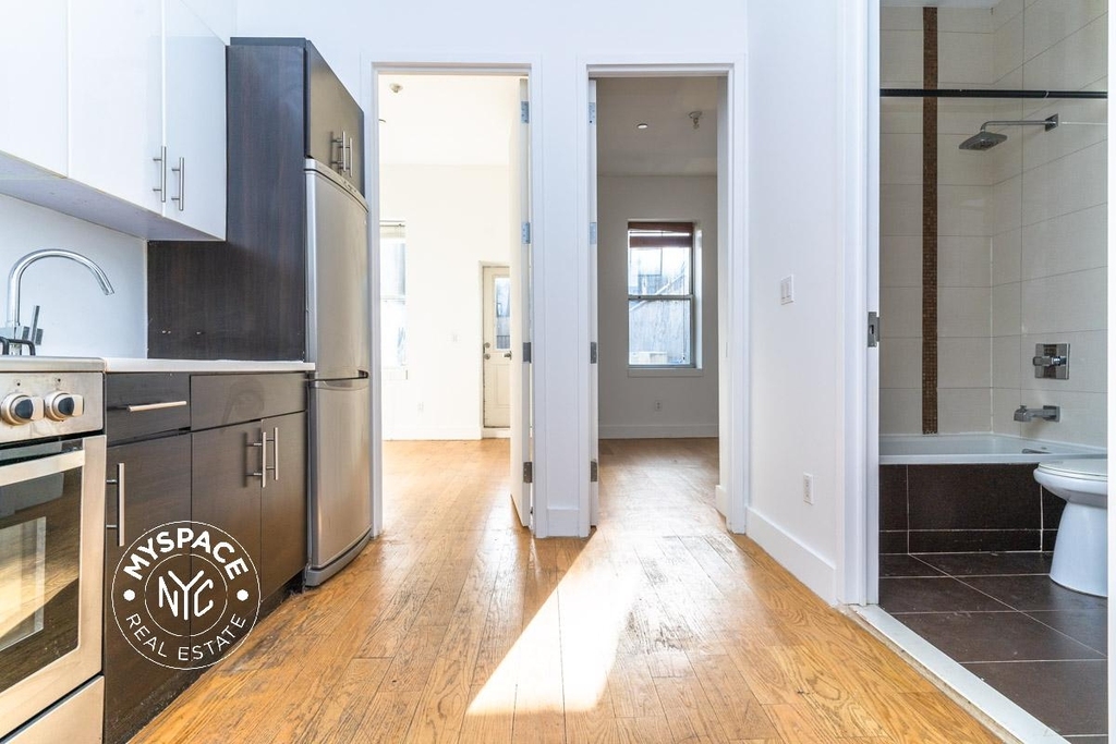 828 St Johns Place - Photo 5