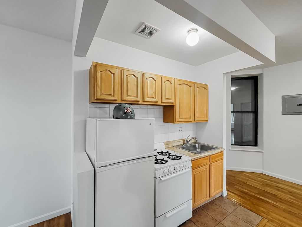 181 East Houston Street - Photo 4