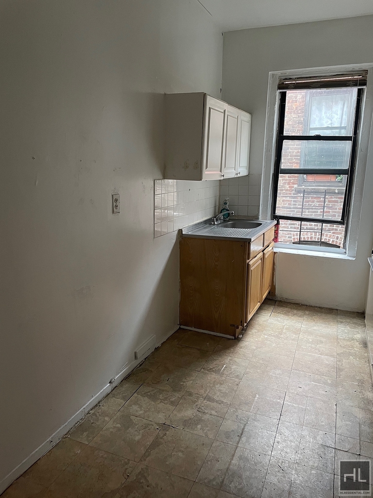 515 West 160th Street - Photo 4