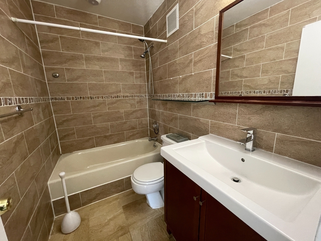 25-40 Shore Boulevard 11102 - Photo 9