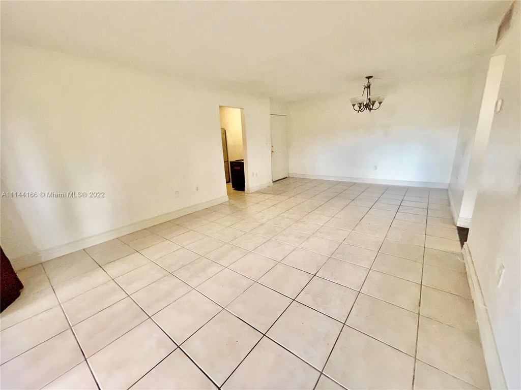 9320 Fontainebleau Blvd - Photo 3