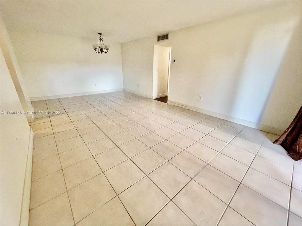 9320 Fontainebleau Blvd - Photo 4