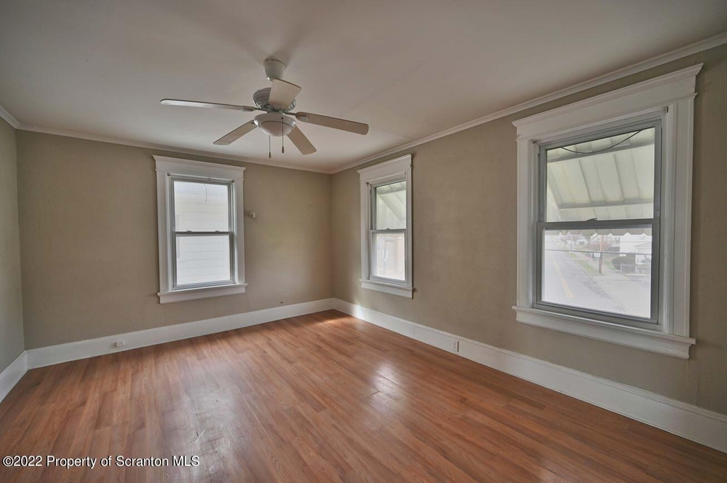 302 W Main - Photo 37