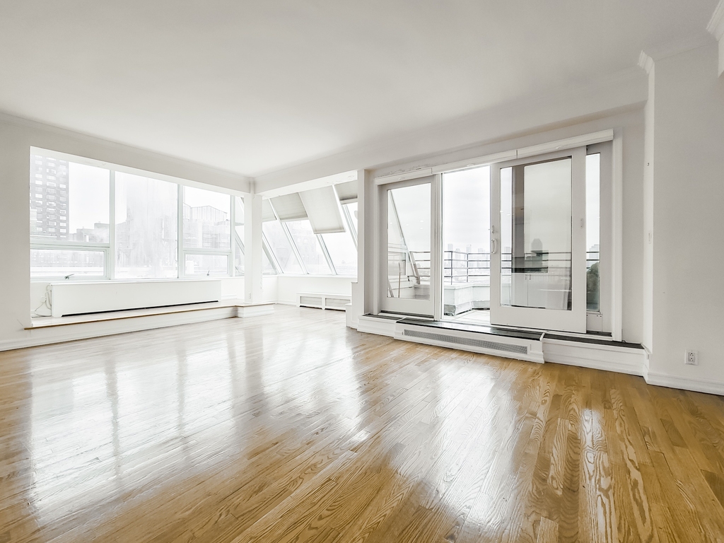 20 Beekman Place - Photo 1