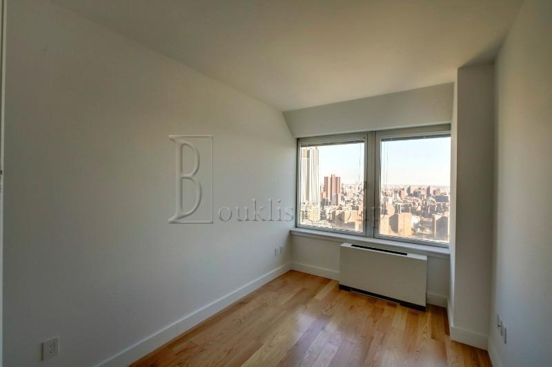 Water St - 2 Bed convertible 3.  - Photo 2