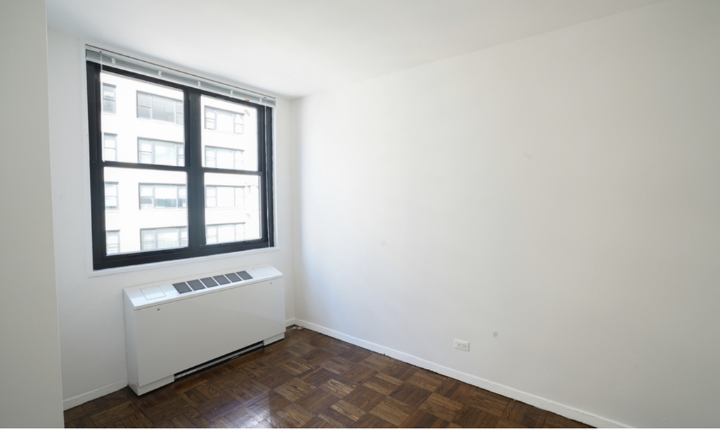 315 West 57th Street - Photo 3