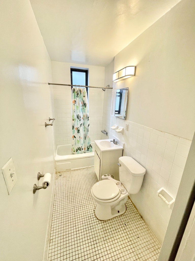 585 East 21st Street - Photo 3