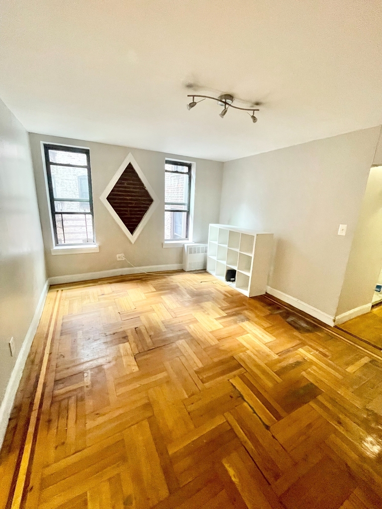 585 East 21st Street - Photo 4