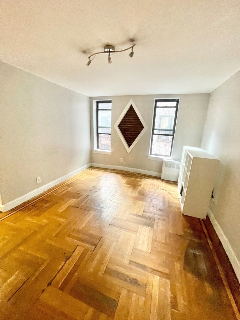 585 East 21st Street - Photo 5