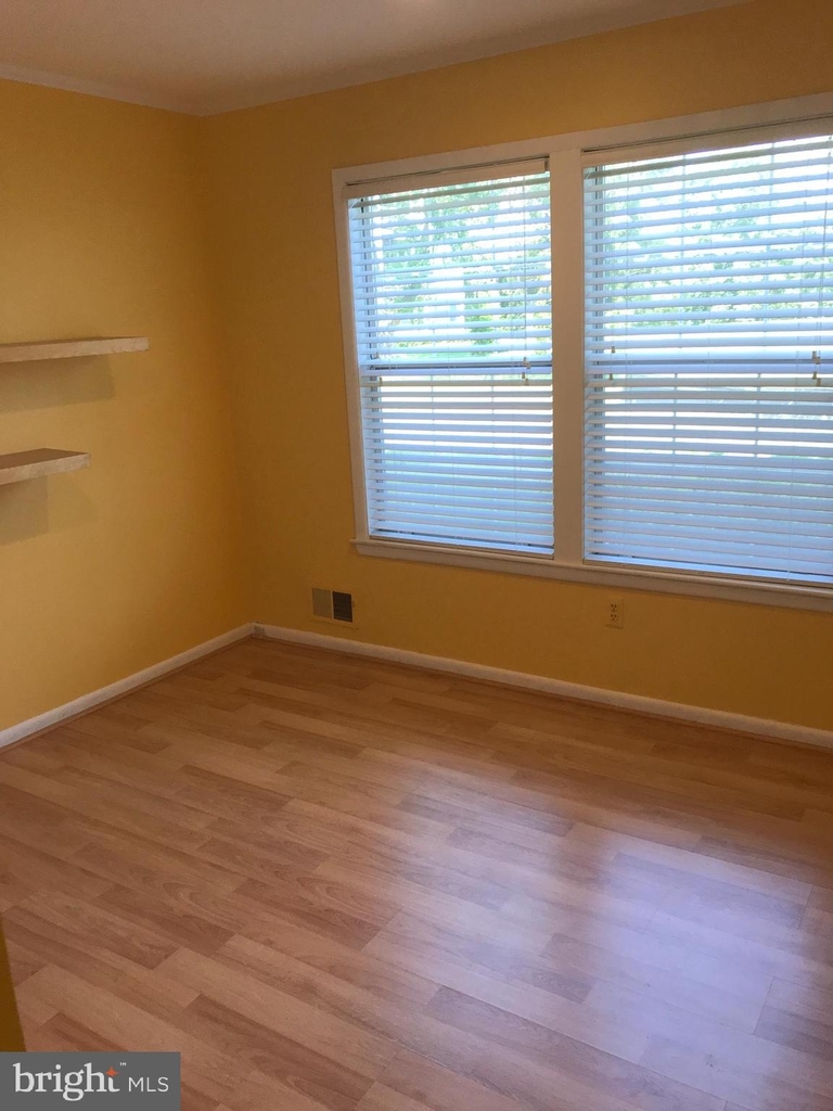 202 Salem Court - Photo 9