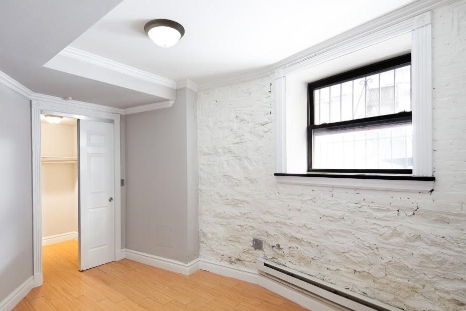 336 East 35th Street - Photo 2