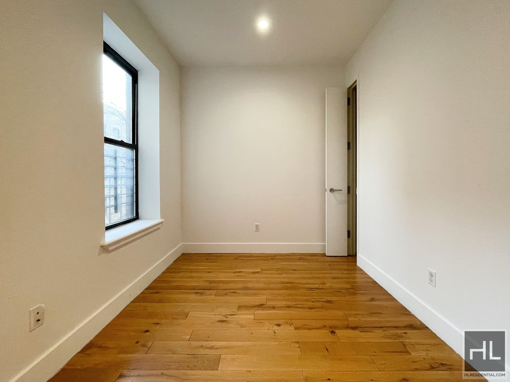 1020 Park Place - Photo 4