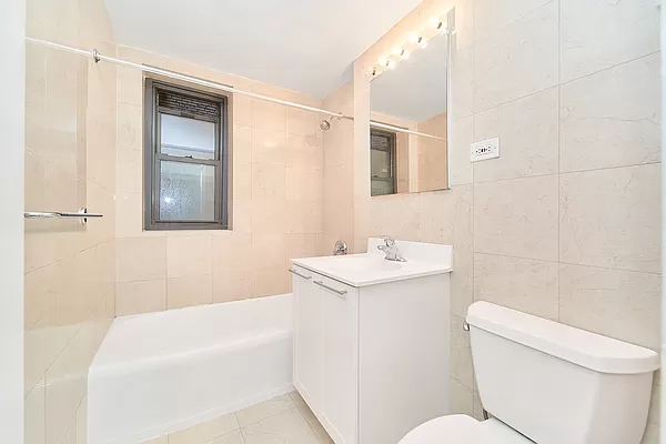 415 East 55th Street - Photo 3