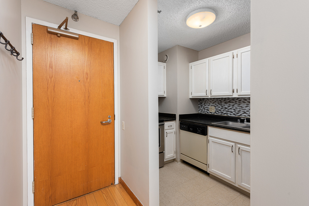 1122 North Clark Street - Photo 4