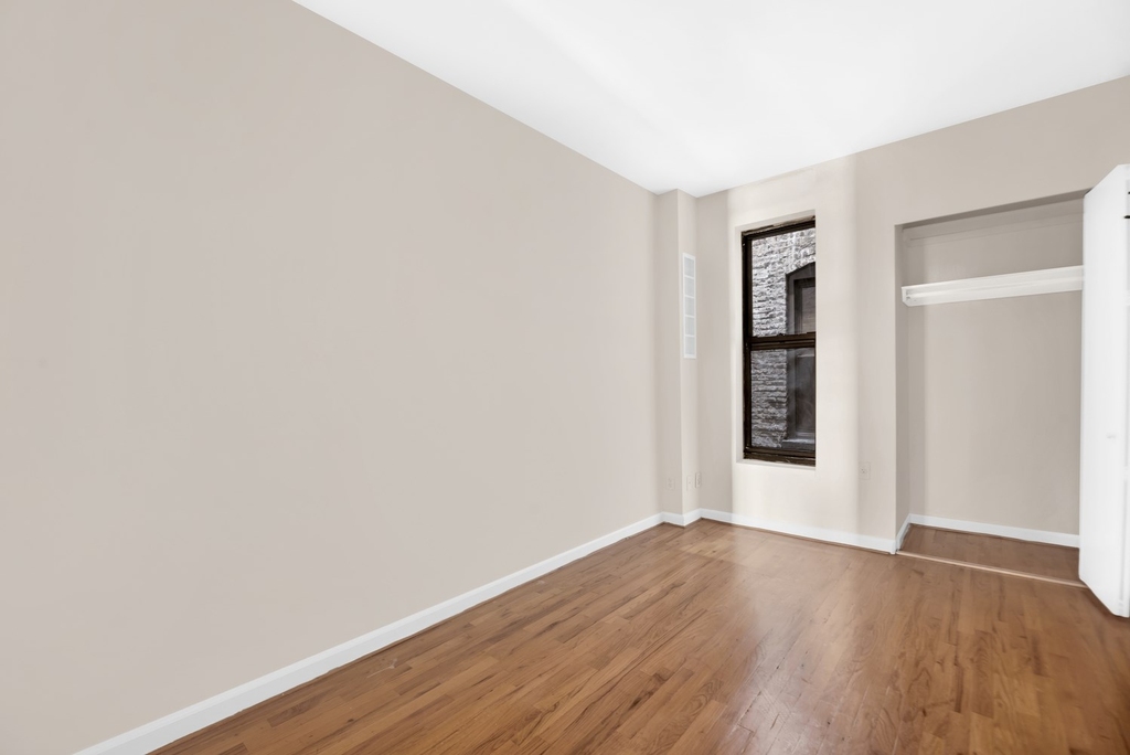 402 East 63rd Street - Photo 4