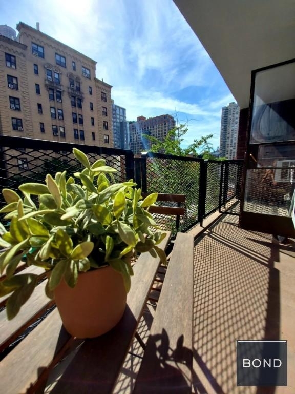 165 East 35th Street - Photo 1