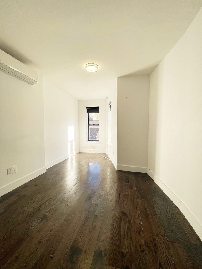 1725 Putnam Avenue - Photo 1