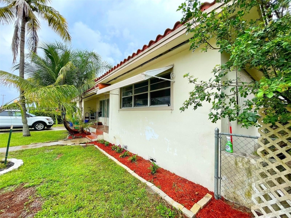 11535 Nw 2nd Ave - Photo 2