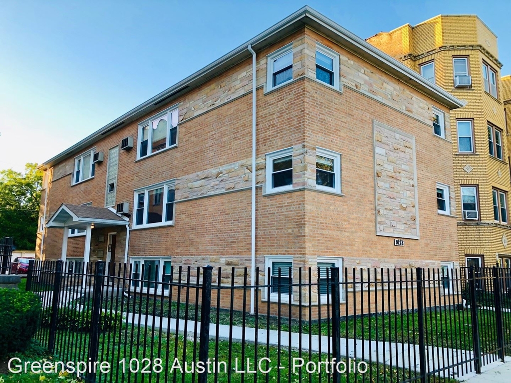 1028 N Austin Blvd - Photo 0