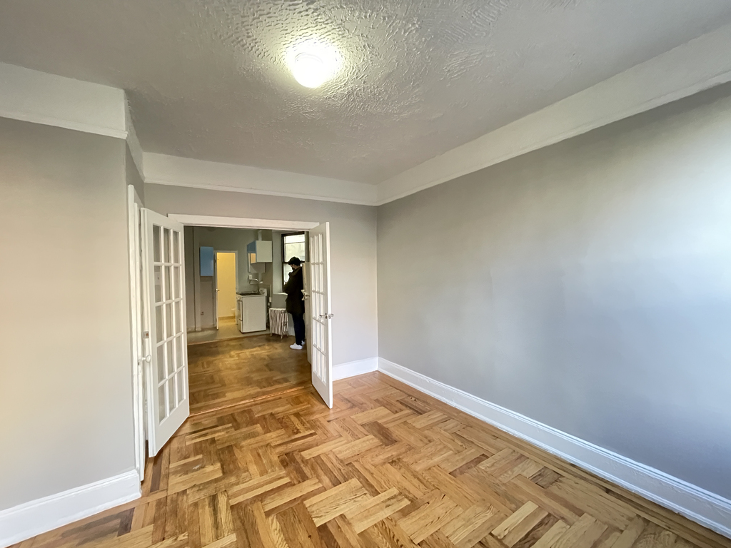 380 East 10 Street - Photo 2