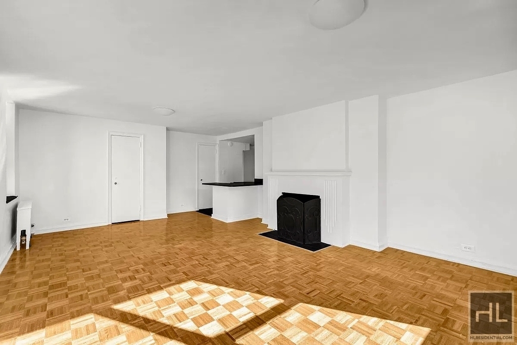 310 East 44th Street - Photo 3