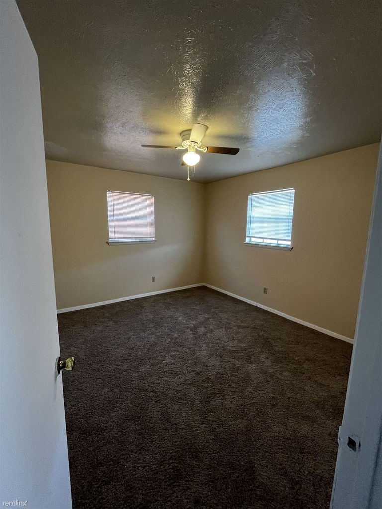 2415 Jaguar Dr - Photo 3