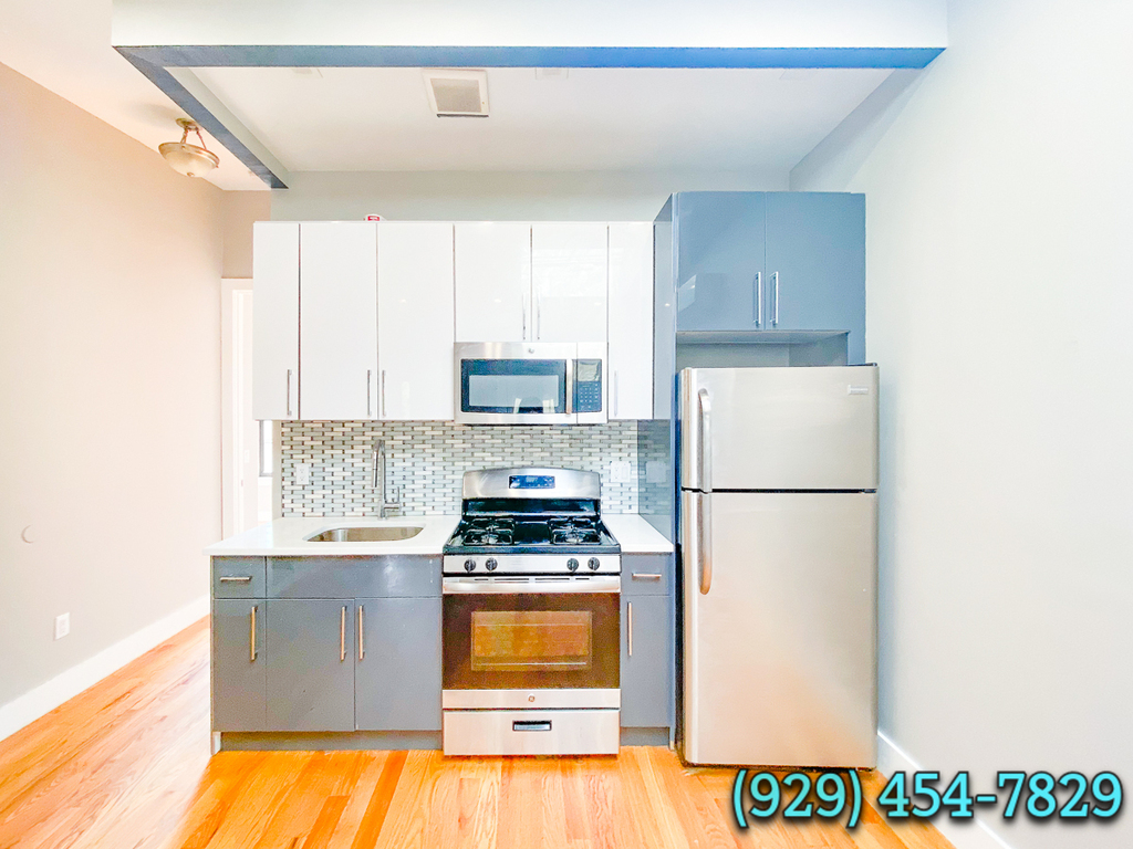 155 Tompkins Avenue - Photo 2