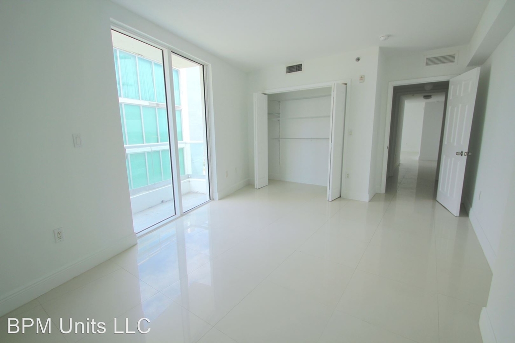 6362 Collins Avenue - Photo 11