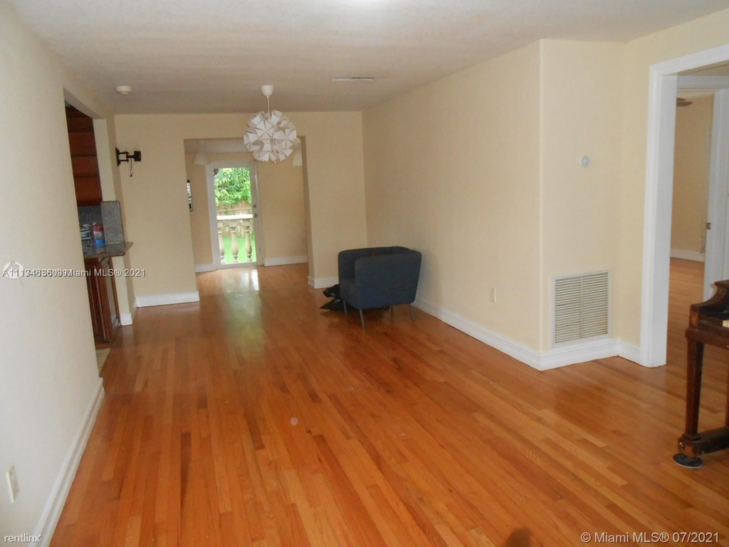 10753 Ne 3rd Ave - Photo 0