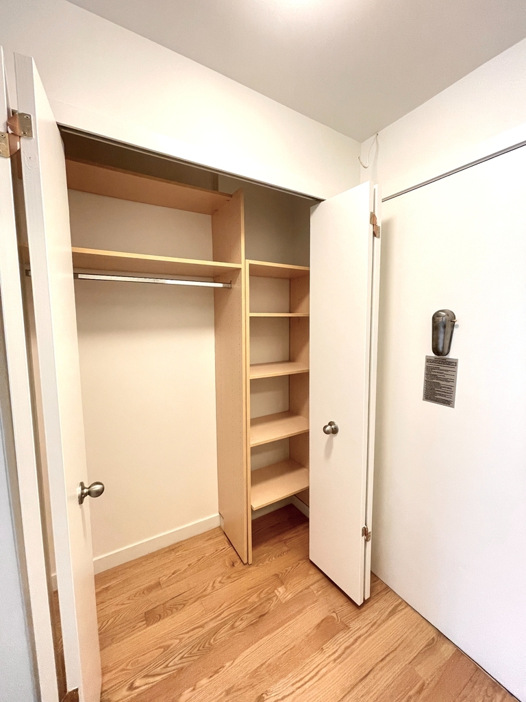 236 East 36th Street - Photo 5