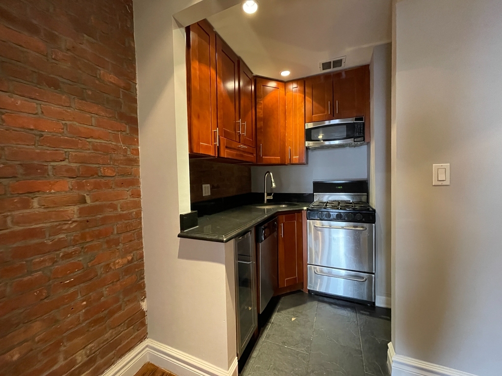 186 Avenue B - Photo 2