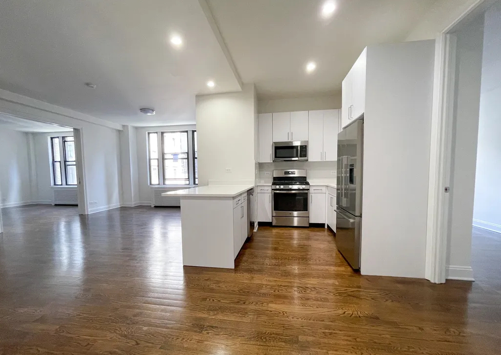 200 West 58th Street - Photo 4