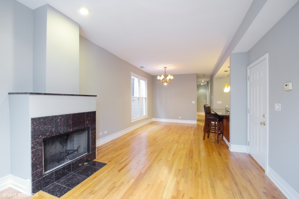 1325 West Wolfram Street - Photo 2