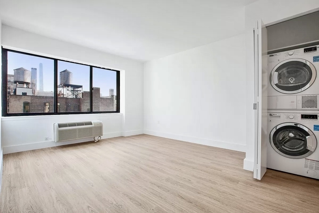 160 West 24th Street - Photo 2