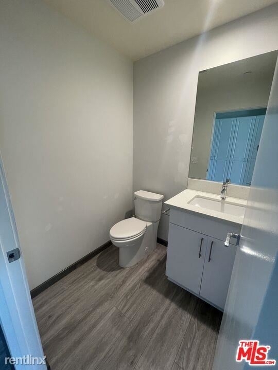 10815 Missouri Ave Apt 302 # # - Photo 2