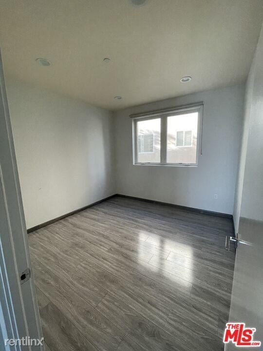 10815 Missouri Ave Apt 302 # # - Photo 5