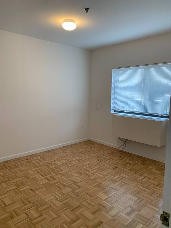 31-72 31st Street - Photo 9