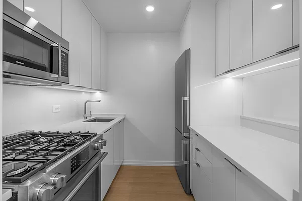 124 West 60th Street - Photo 2