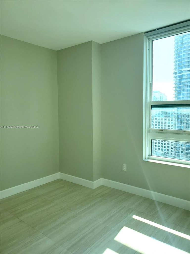 950 Brickell Bay Dr - Photo 3