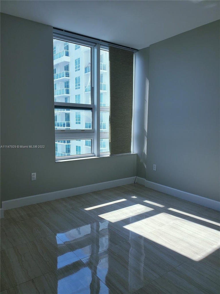 950 Brickell Bay Dr - Photo 2