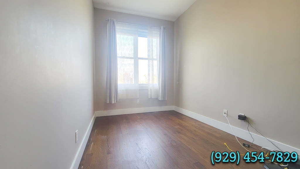 1035 Flushing Avenue - Photo 9